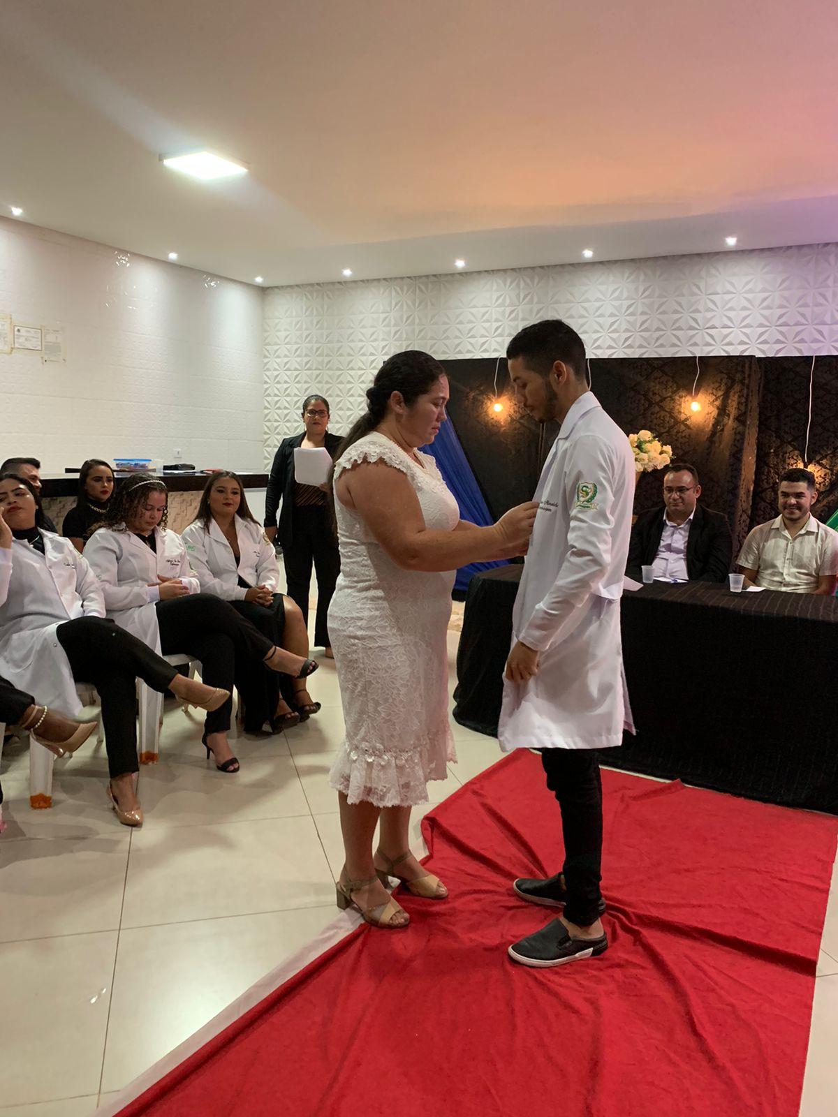 EDUCAÇÃO: Fabic realiza Cerimônia do Jaleco e do Chapéu dos cursos de enfermagem e agronegócio 	