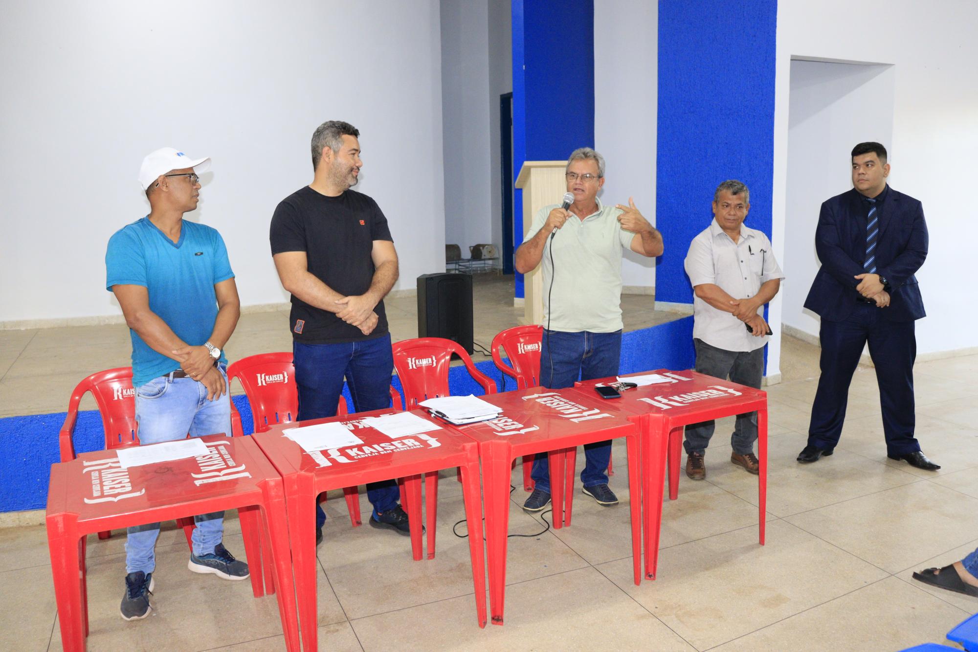 Prefeito Valdemar Nepomuceno anuncia pagamento do Piso Salarial e Data-base dos Professores de Ananás
