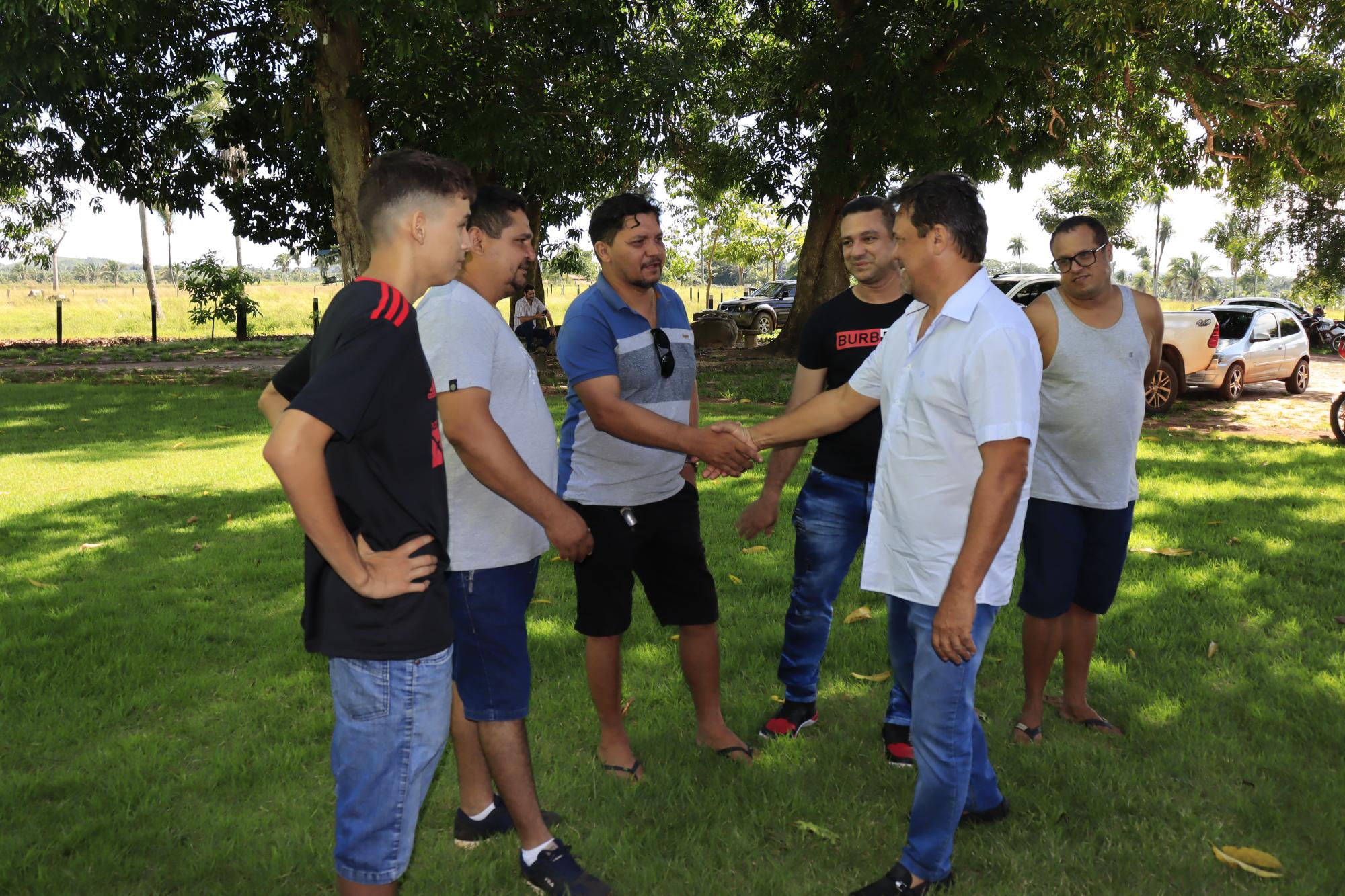 Prefeito  Valdemar Nepomoceno recebe amigos  e aliados em Ananás 
