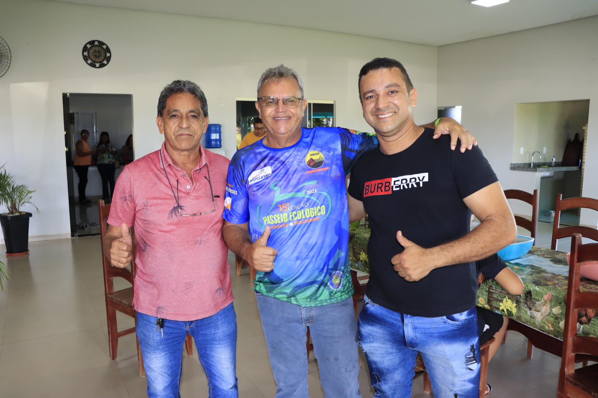 Prefeito  Valdemar Nepomoceno recebe amigos  e aliados em Ananás 
