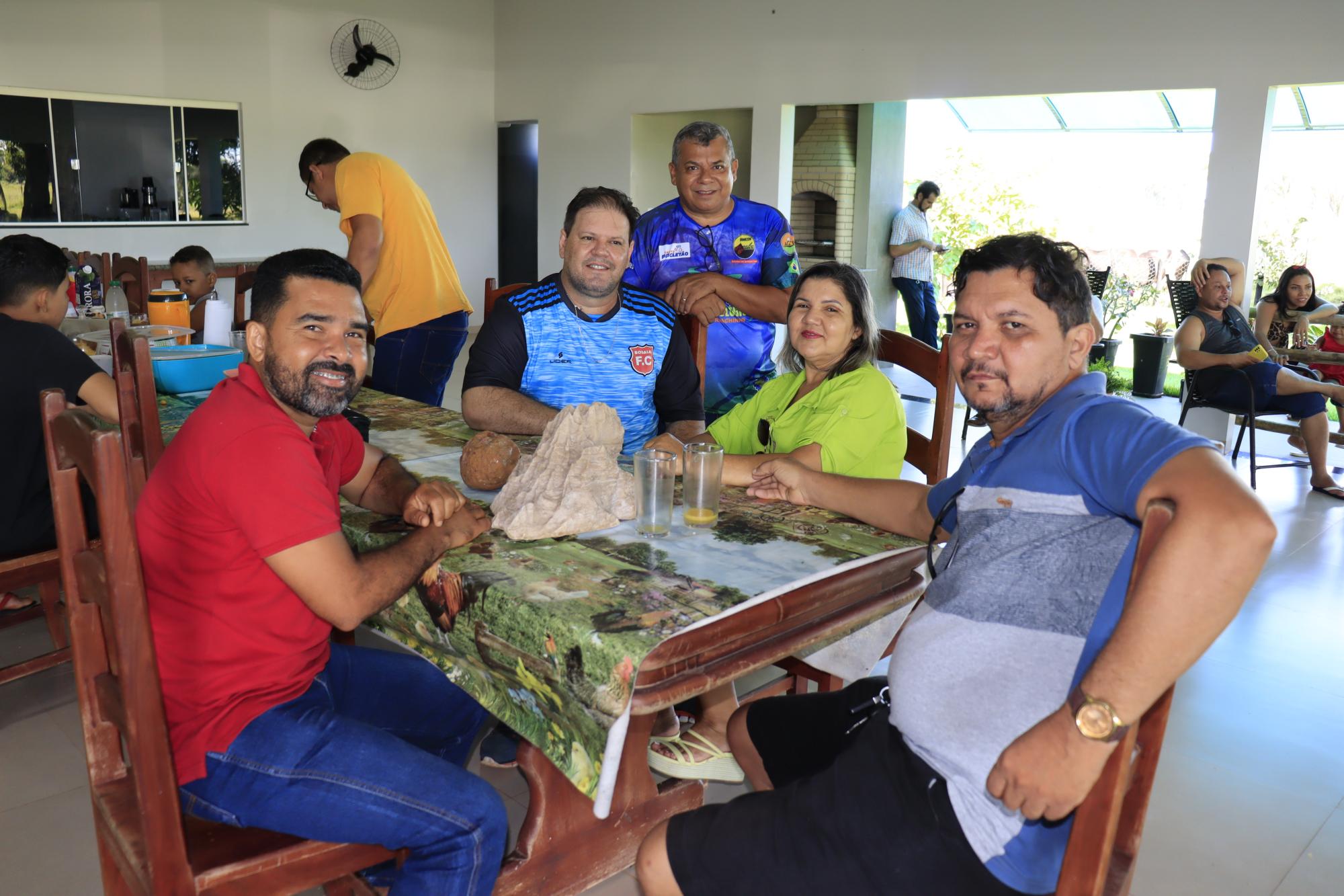 Prefeito  Valdemar Nepomoceno recebe amigos  e aliados em Ananás 