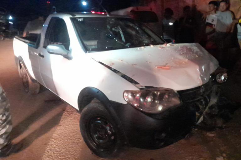 URGENTE: Motociclista é atropelado após tentar matar motorista de Fiat Strada a tiros na zona leste