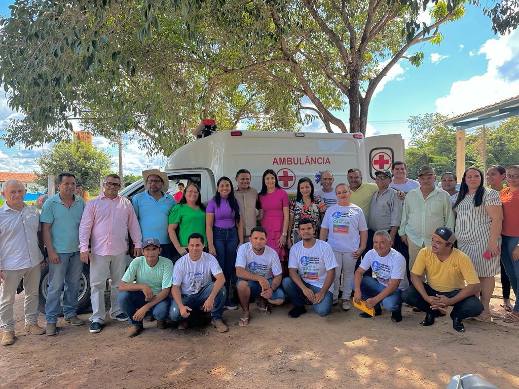 Deputada Vanda entrega ambulância para o Assentamento Loroty em Lagoa da Confusão 