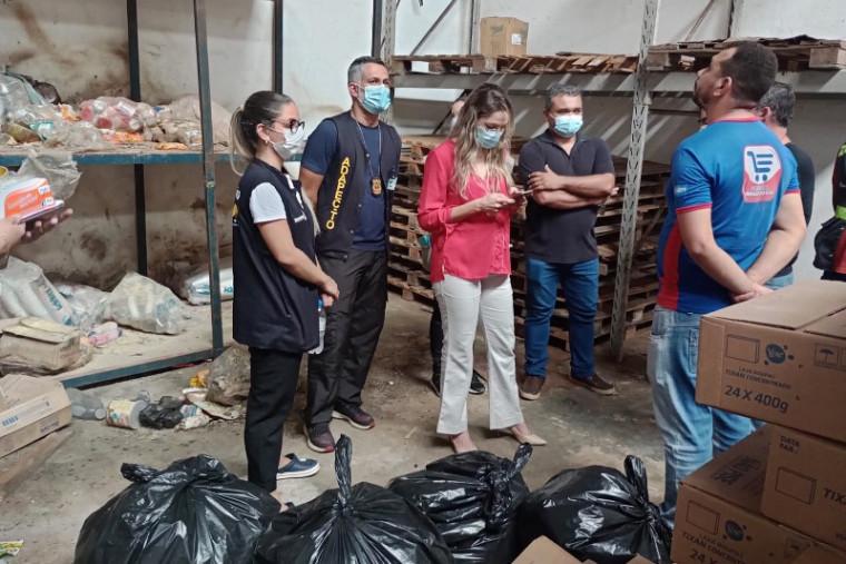 Central de abastecimento de supermercados é interditada em Augustinópolis.
