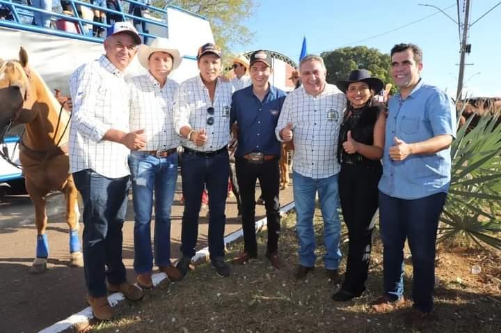 Deputado Carlos Gaguim participa das cavalgadas de Araguaína e Paraíso onde recebeu o carinho do público que prestigiou o evento Deputado Carlos Gaguim participa das cavalgadas de Araguaína e Paraíso onde recebeu o carinho do público que prestigiou o evento