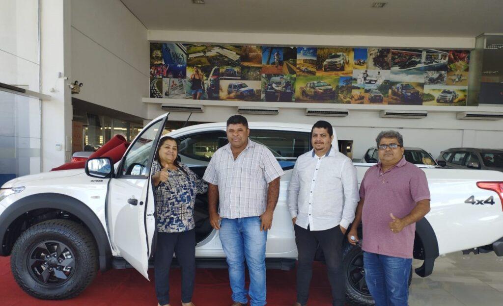 Com recursos destinados pelo Deputado Carlos Gaguim, Prefeita Deusany Batista entrega nova caminhonete para a Administração Municipal em Novo Acordo Com recursos destinados pelo Deputado Carlos Gaguim, Prefeita Deusany Batista entrega nova caminhonete para a Administração Municipal em Novo Acordo