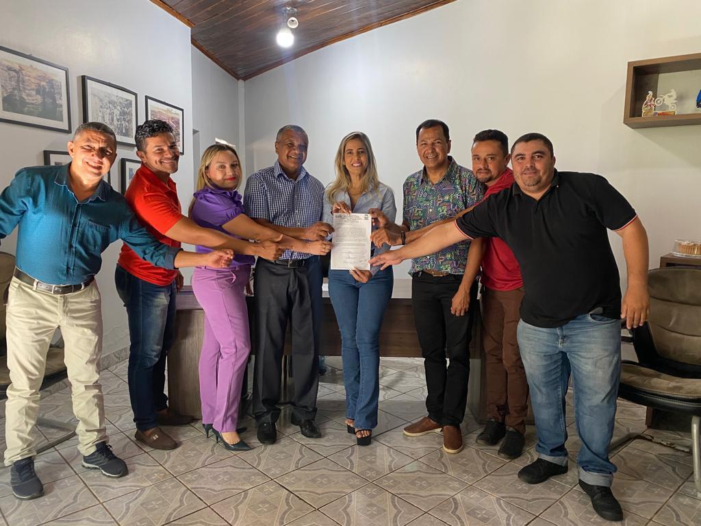 Prefeita Patrícia Evelin assina ordem de serviços para reforma e adequação de prédio para atender creche em Xambioá