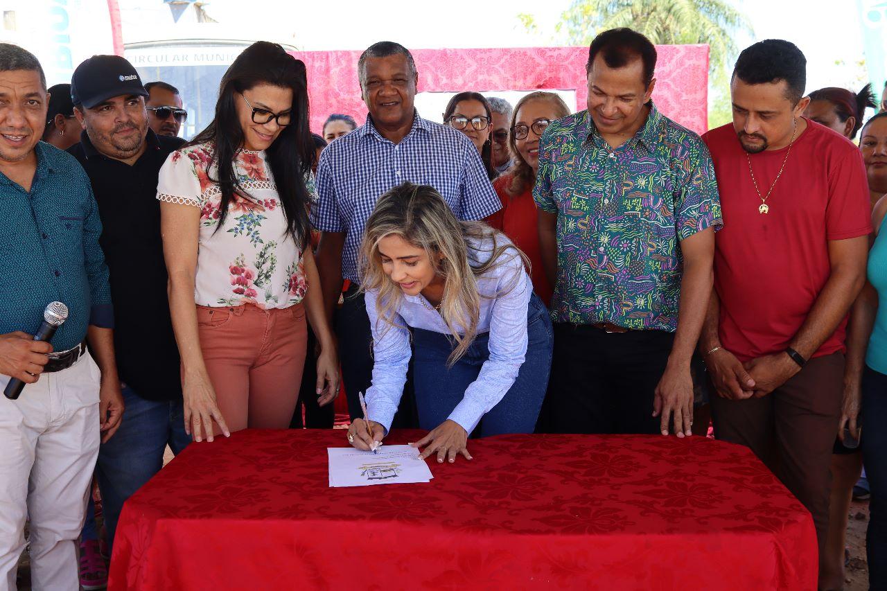 Prefeita Patrícia Evelin assina ordem de serviços para reforma e adequação de prédio para atender creche em Xambioá