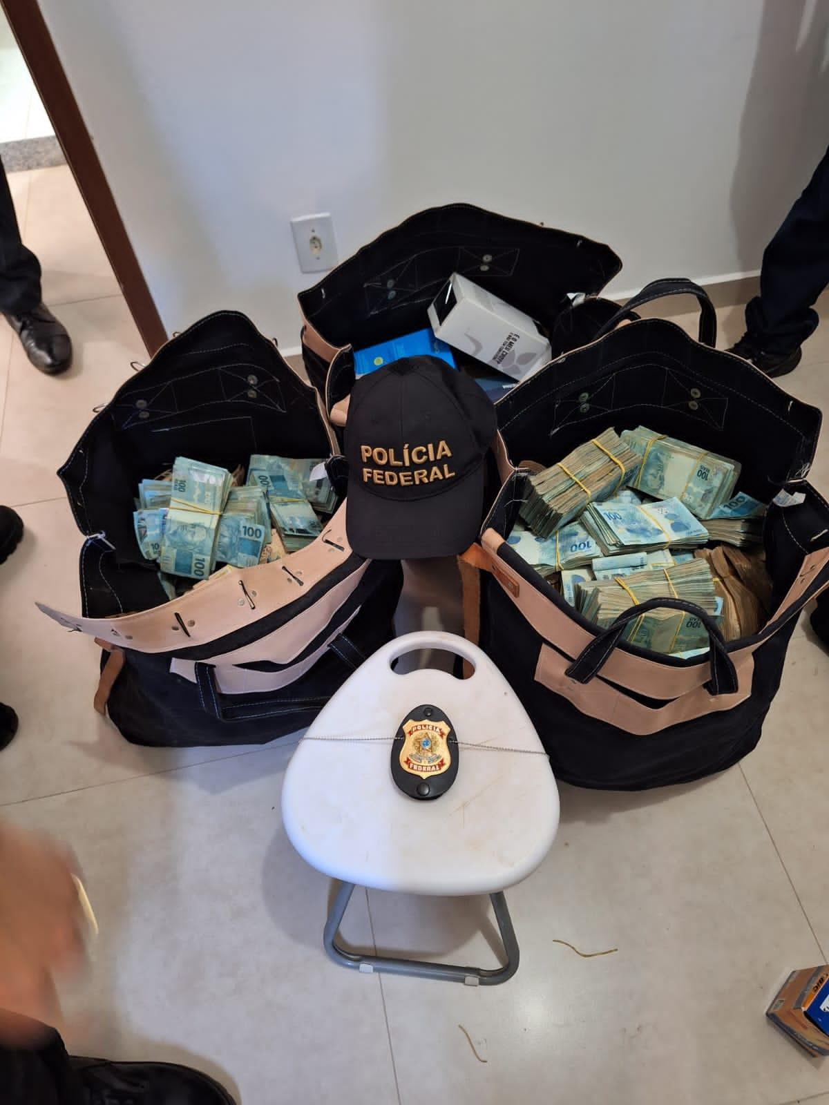 Polícia Federal encontra caixas e bolsas cheias de dinheiro em operação sobre fraude em contratos da prefeitura de Palmas