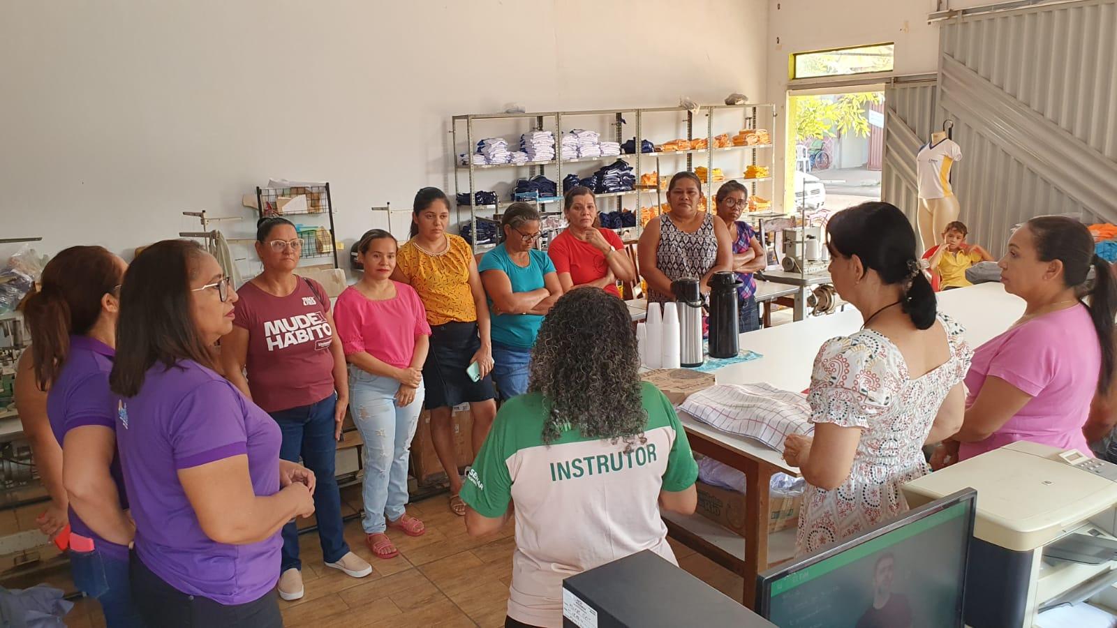 Secretaria da Mulher e Prefeitura de Ananás lançam cursos de Corte e Costura e Olericultura em Ananás
