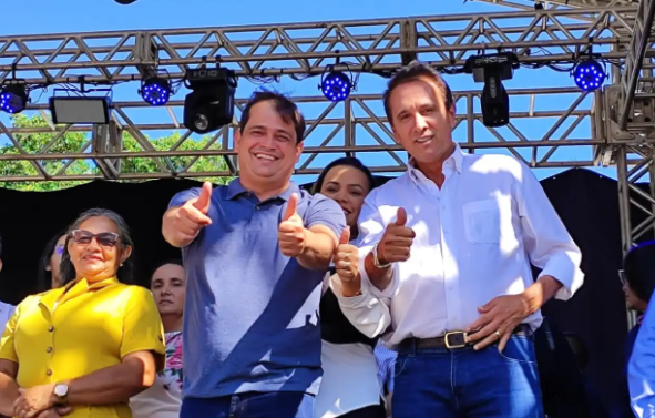 Deputado Federal Carlos Gaguim, ao lado de diversas autoridades, prestigia aniversário de de Jaú do Tocantins Deputado Federal Carlos Gaguim, ao lado de diversas autoridades, prestigia aniversário de de Jaú do Tocantins
