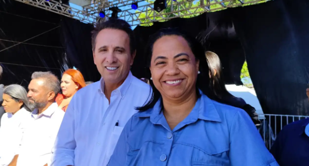 Deputado Federal Carlos Gaguim, ao lado de diversas autoridades, prestigia aniversário de de Jaú do Tocantins Deputado Federal Carlos Gaguim, ao lado de diversas autoridades, prestigia aniversário de de Jaú do Tocantins