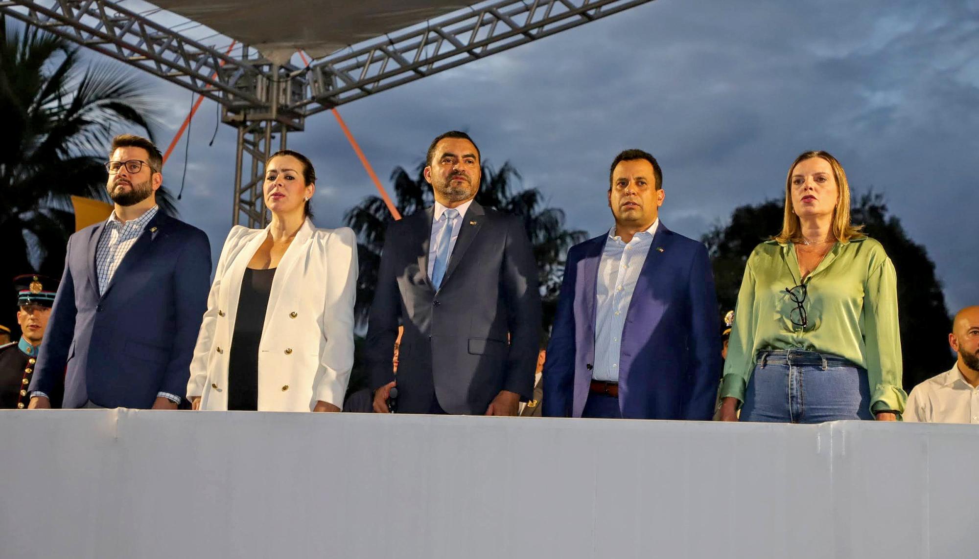 Governador Wanderlei Barbosa participa do Desfile de 7 de Setembro que reuniu 12 mil pessoas em Palmas