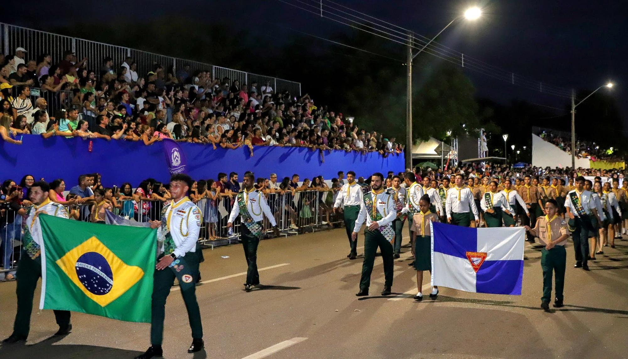 Governador Wanderlei Barbosa participa do Desfile de 7 de Setembro que reuniu 12 mil pessoas em Palmas