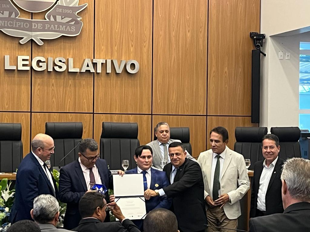 Deputado Carlos Gaguim é homenageado em evento que celebra 58 anos da Profissão de Administração  na Câmara Municipal de Palmas