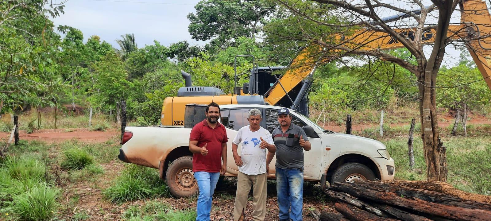 Prefeitura de Ananás realiza trabalhos de abertura e limpeza de represas no Assentamento Antônio Moreira 