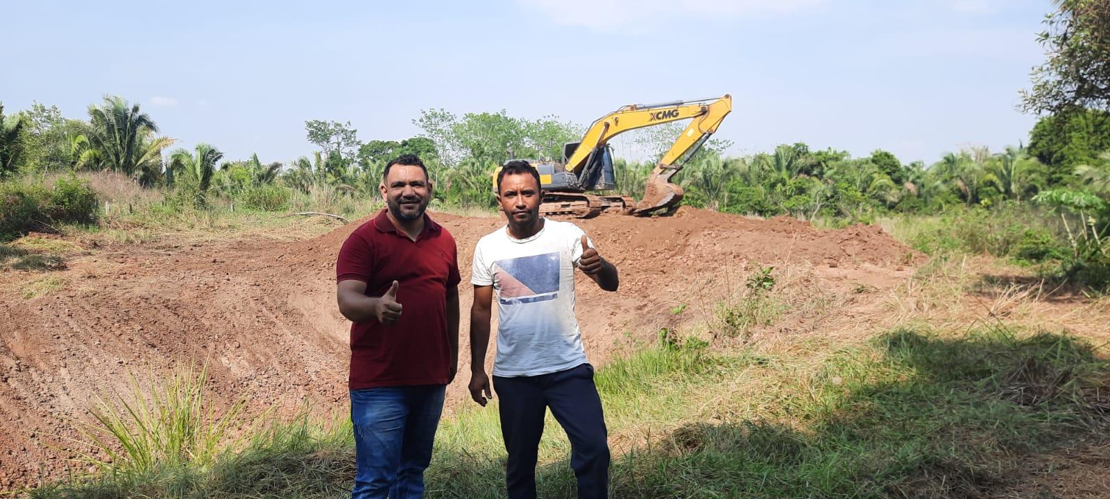 Prefeitura de Ananás realiza trabalhos de abertura e limpeza de represas no Assentamento Antônio Moreira 
