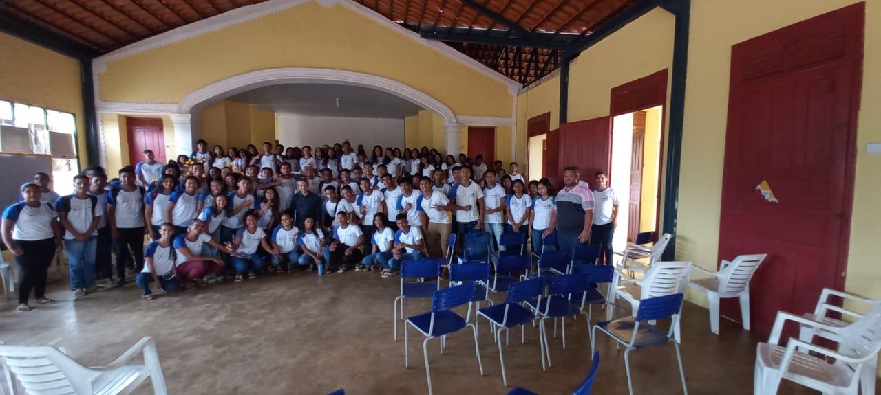 Roda de Conversa com o poeta Zacarias Martins movimenta o Colégio Estadual Batista de Tocantínia