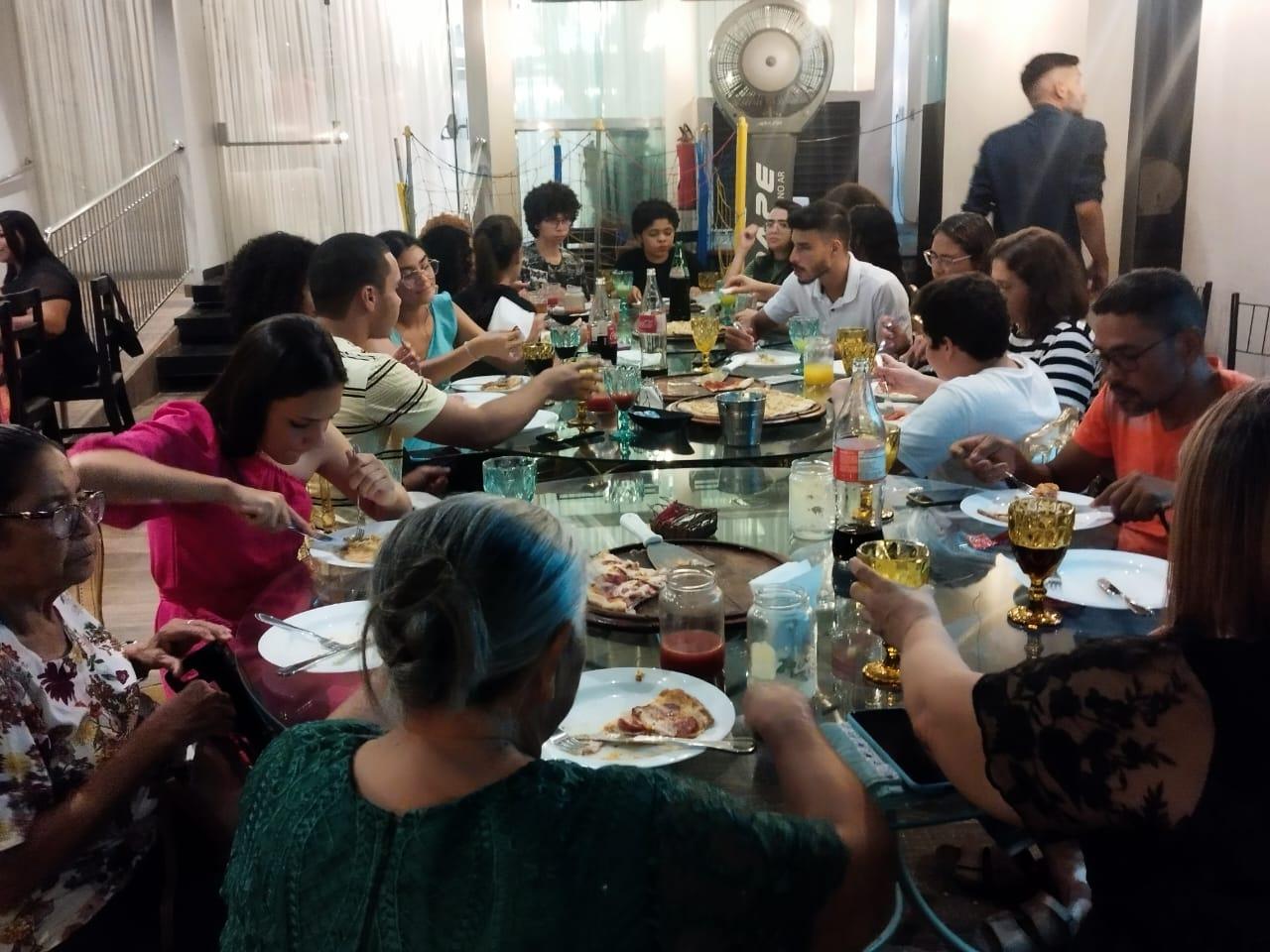 Priscilla Carvalho celebra aniversário ao lado de amigos e familiares 