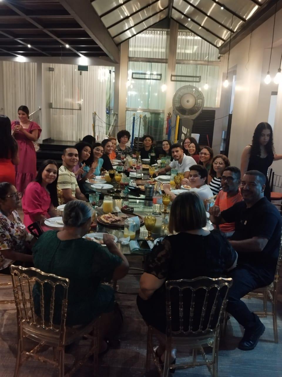 Priscilla Carvalho celebra aniversário ao lado de amigos e familiares 