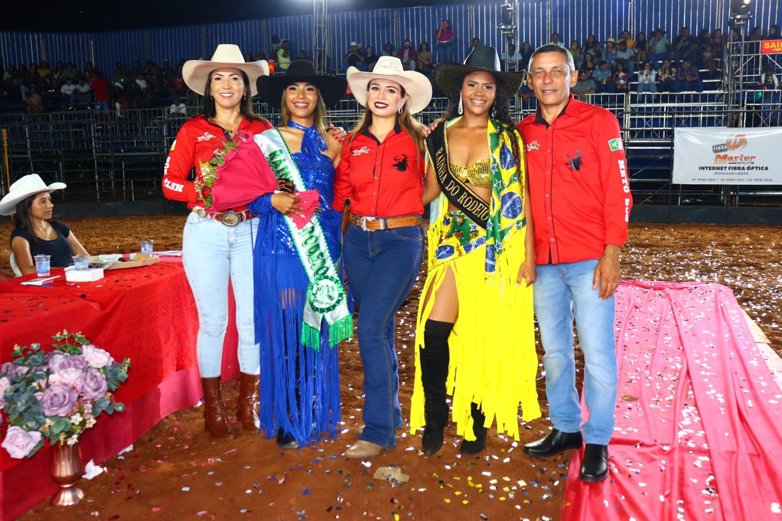 Cavalgada agita fim de semana e reúne centenas de cavaleiros e amazonas nas ruas de Piraquê