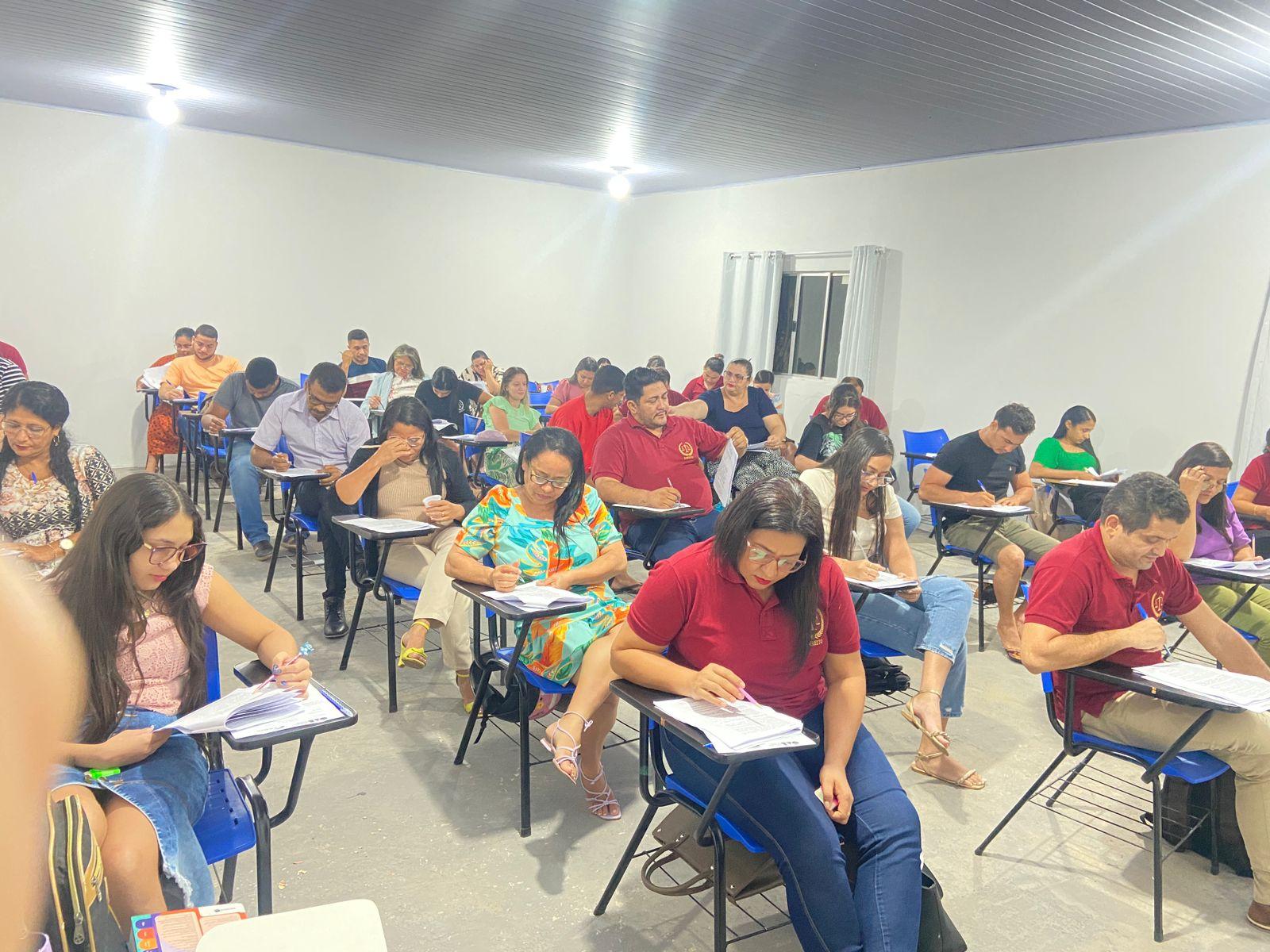 Acadêmicos de Direito da FABIC em Ananás fazem prova que simula o exame da OAB 
