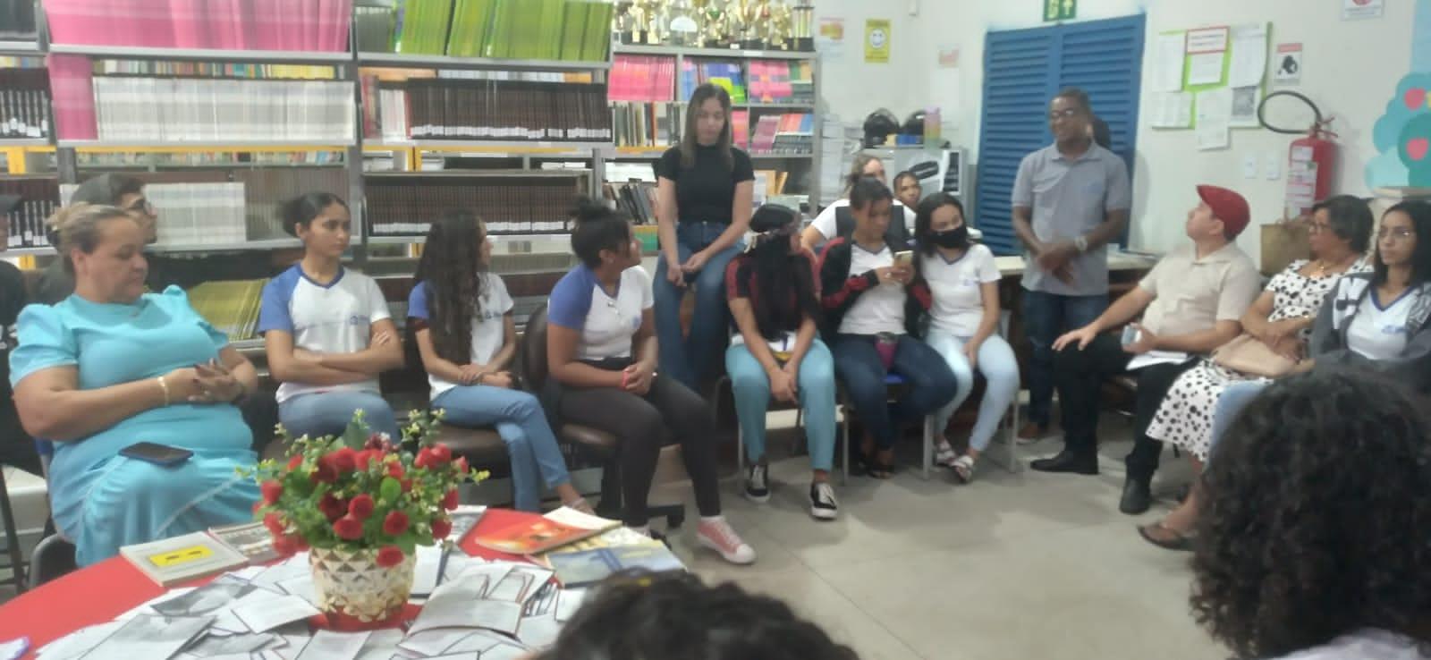 Colégio Adolfo Bezerra de Menezes homenageia escritores da Academia de Letras de Araguaína em sua V Mostra Cultural 