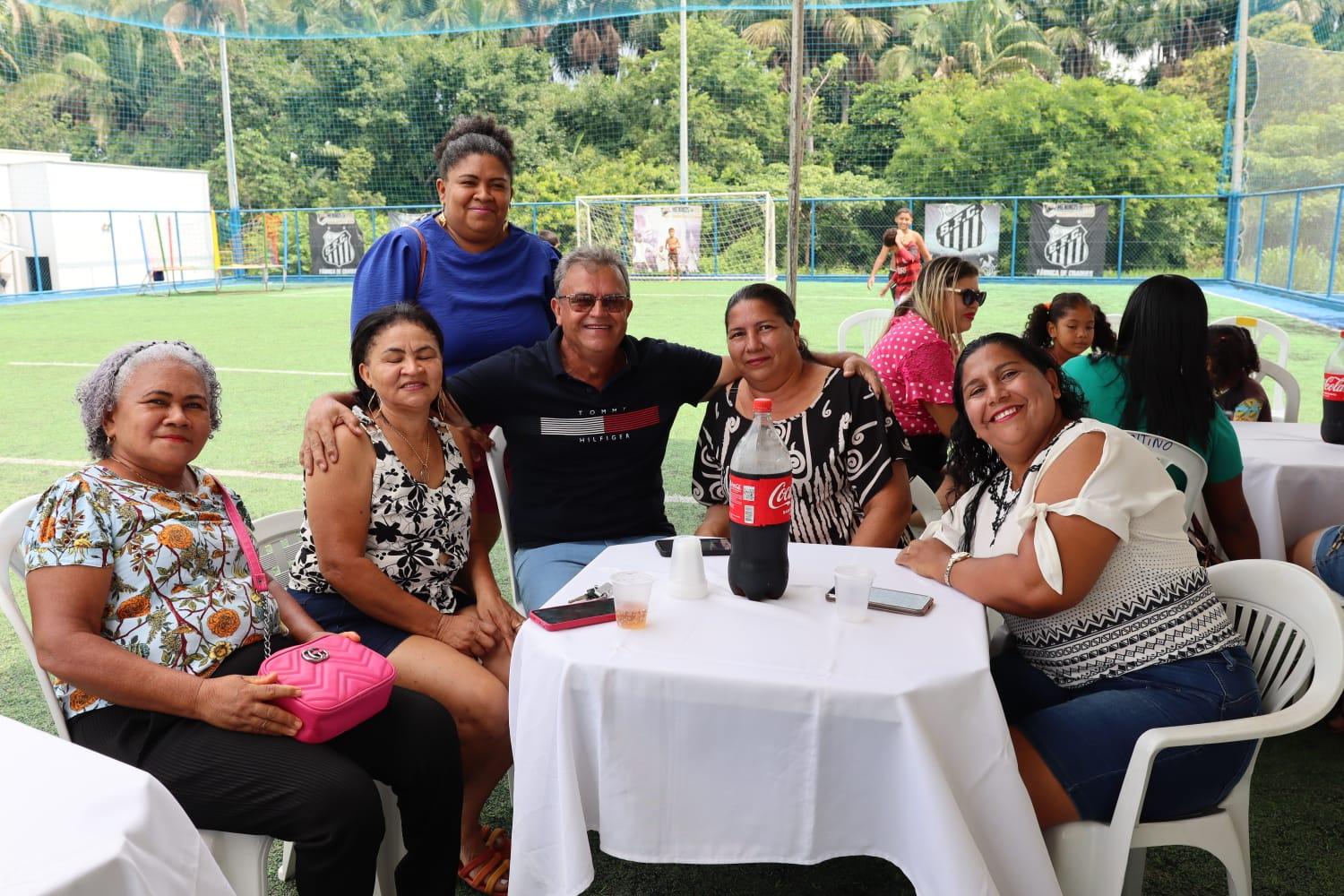 Servidores Municipais participam da maior festa de confraternização da história e são brindados com sorteio de prêmios e dinheiro em Ananás

 