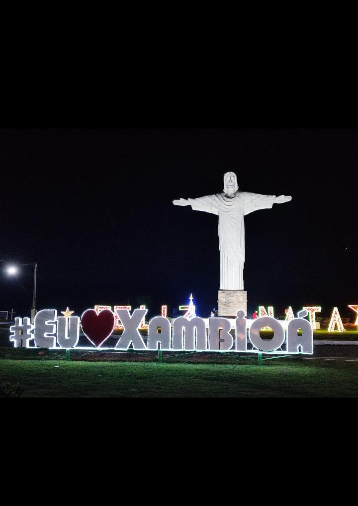 Iluminação Natalina encanta moradores e visitantes em Xambioá