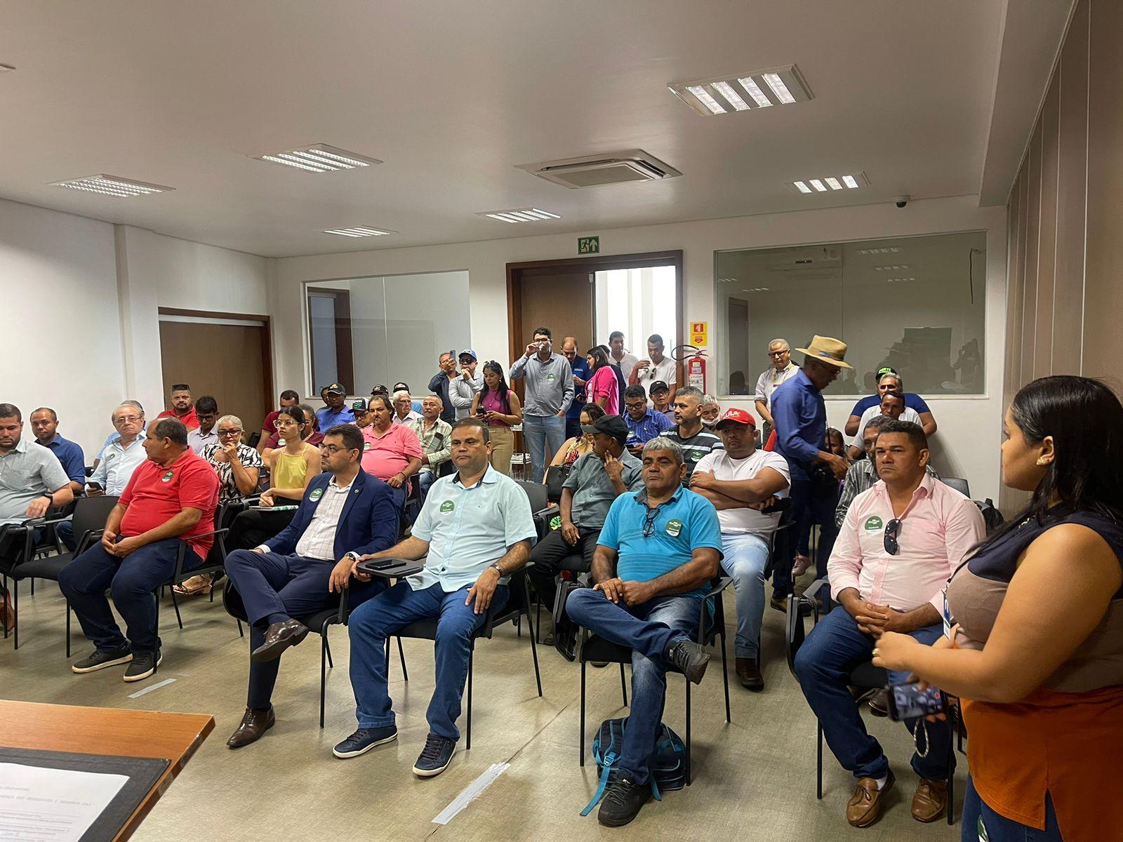 Tratores agrícolas destinados por Célio Moura são entregues para Associações e Entidades Sociais do Tocantins 