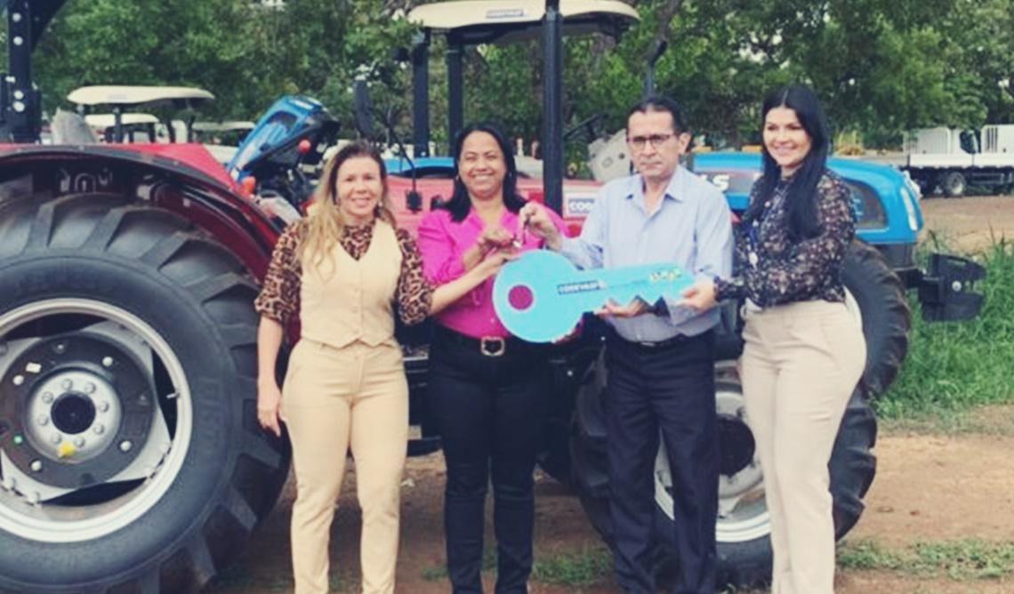 Deputado Carlos Gaguim destina recursos para aquição de tratores de última geração para Jaú do Tocantins e Crixás