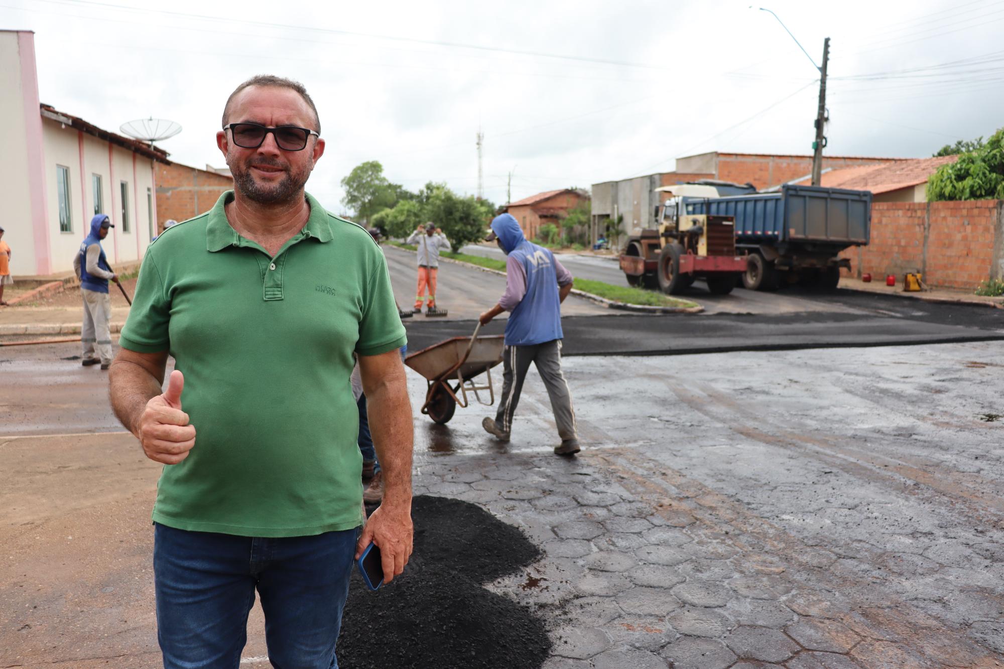 Prefeito Ronaildo Bandeira destaca obras de pavimentação em Riachinho, no Bico do Papagaio