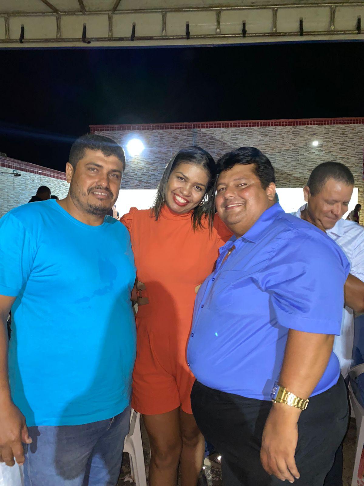 ANIVERSÁRIO: Moisés Coelho celebra a vida ao lado de amigos e familiares no embalo do som do cantor Marciano Mendes

