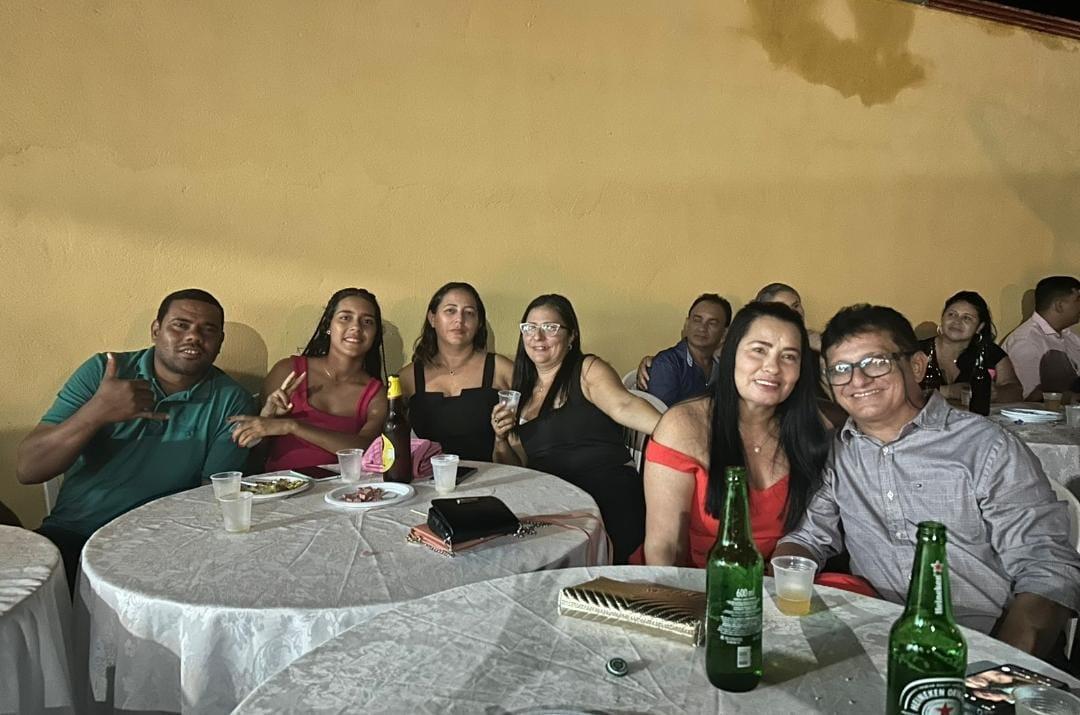 ANIVERSÁRIO: Moisés Coelho celebra a vida ao lado de amigos e familiares no embalo do som do cantor Marciano Mendes

