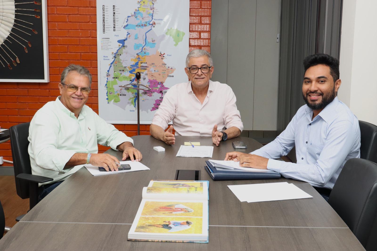 Prefeito de Ananás, Valdemar Nepomoceno, garante apoio do Governo para ações do município