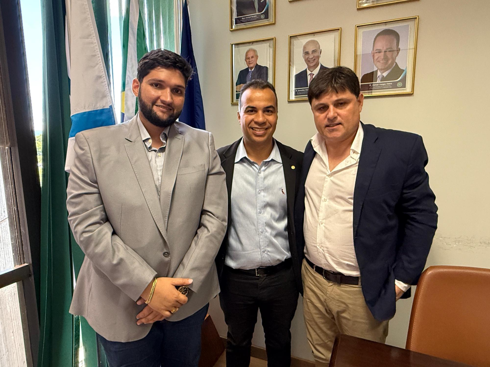 Prefeito Robson do Zé Geraldo fortalece alianças em Brasília e busca recursos para Ananás
