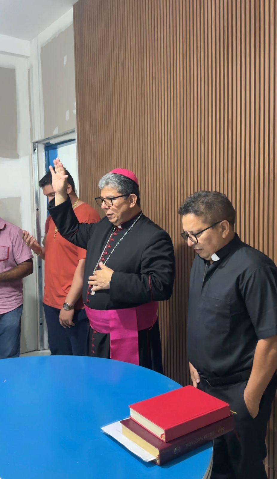 ANANÁS: Prefeito Robson recebe Bispo Diocesano e anuncia apoio a obras sociais da Igreja Católica ANANÁS: Prefeito Robson recebe Bispo Diocesano e anuncia apoio a obras sociais da Igreja Católica